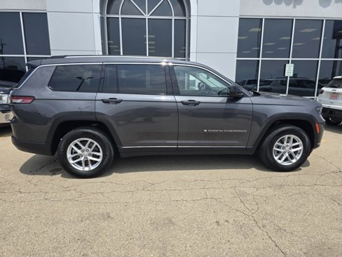 Used 2022 Jeep Grand Cherokee L Laredo w/ Luxury Tech Group I image 2