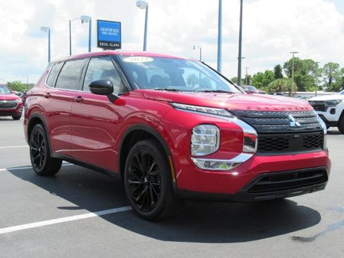 Used 2023 Mitsubishi Outlander SE image 4