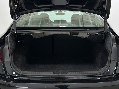 Used 2024 Volkswagen Jetta SE image 17