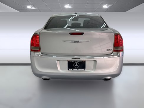 Used 2011 Chrysler 300 Limited image 9