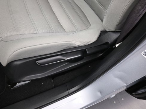 Used 2020 Honda CR-V LX image 11
