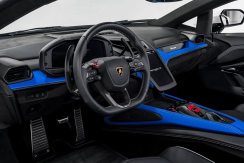 Used 2024 Lamborghini Revuelto image 11