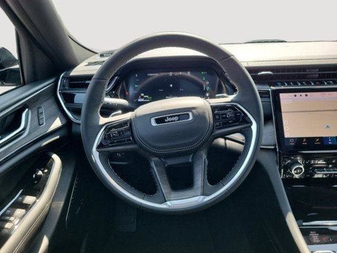 New 2023 Jeep Grand Cherokee Overland w/ Rear Seat Video Group I image 12