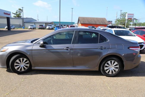 Used 2019 Toyota Camry LE image 6