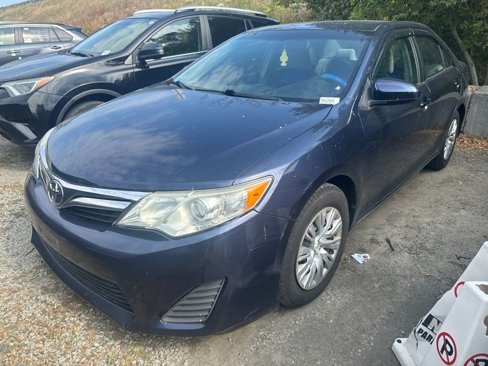 Used 2014 Toyota Camry LE image 2