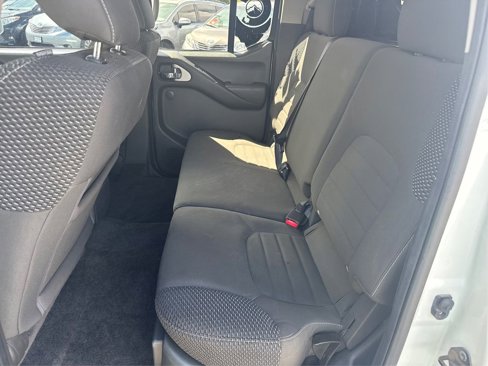 Used 2014 Nissan Frontier PRO-4X image 8