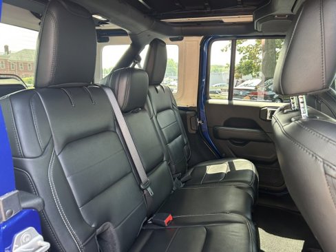 Used 2020 Jeep Wrangler Unlimited Sahara image 24