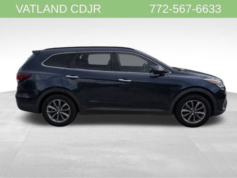 Used 2017 Hyundai Santa Fe SE image 4