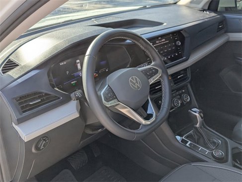 Certified 2024 Volkswagen Taos SE image 8