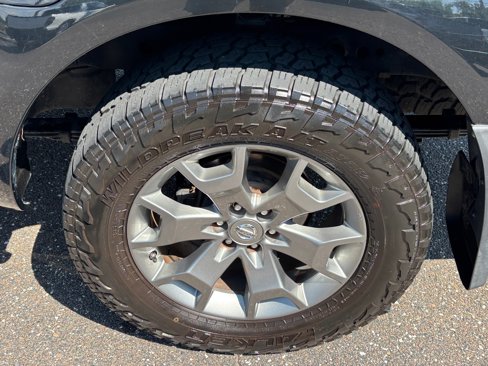 Used 2019 Nissan Frontier SL image 16