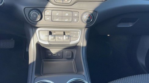 Used 2024 GMC Terrain SLE image 14