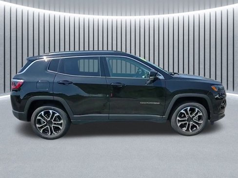 Used 2022 Jeep Compass Limited image 3