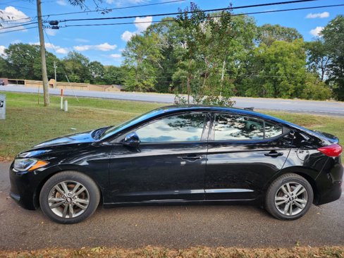 Used 2017 Hyundai Elantra SE image 4