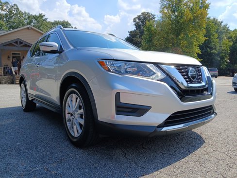 Used 2018 Nissan Rogue SV image 4