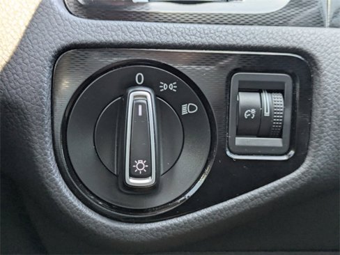 Used 2017 Volkswagen GTI SE image 27