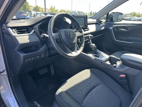 Used 2020 Toyota RAV4 XLE image 9