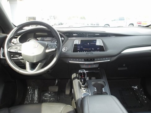 Used 2023 Cadillac XT4 Premium Luxury image 11
