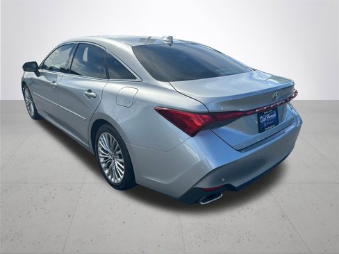 Used 2019 Toyota Avalon Limited image 9