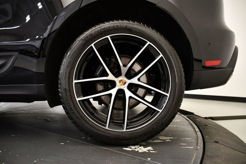 Certified 2023 Porsche Macan image 17