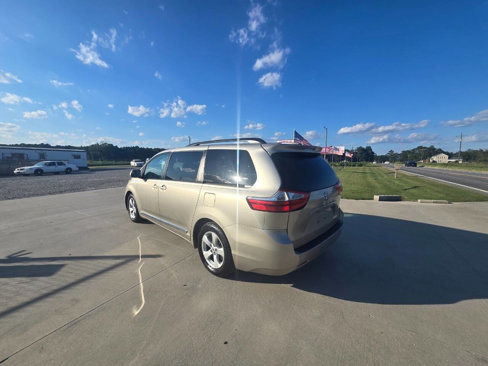 Used 2015 Toyota Sienna LE image 7