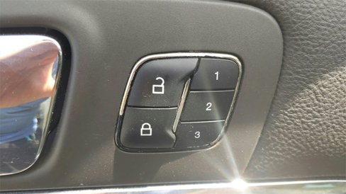 Used 2013 Lincoln MKS AWD image 17