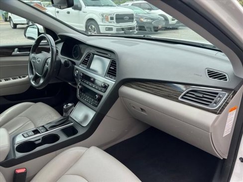 Used 2016 Hyundai Sonata Limited w/ Option Group 02 image 16