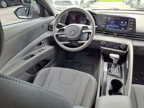Used 2023 Hyundai Elantra SEL image 9