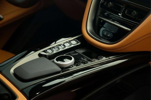 Used 2022 Aston Martin DBX image 21