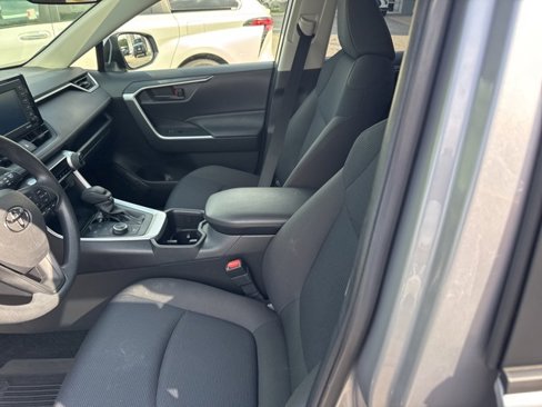 Used 2022 Toyota RAV4 LE image 13