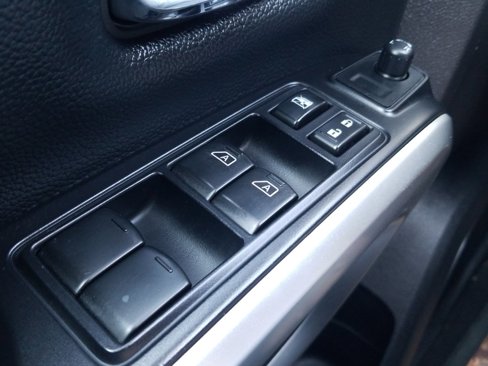 Used 2017 Nissan Titan PRO-4X image 16