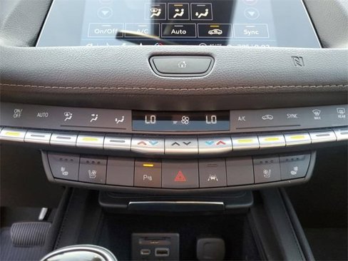 Used 2021 Cadillac XT4 Premium Luxury image 29