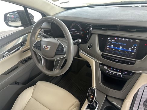 Used 2018 Cadillac XT5 Luxury w/ Driver Awareness Package image 11