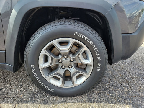 Used 2019 Jeep Cherokee Trailhawk w/ Comfort/Convenience Group image 9