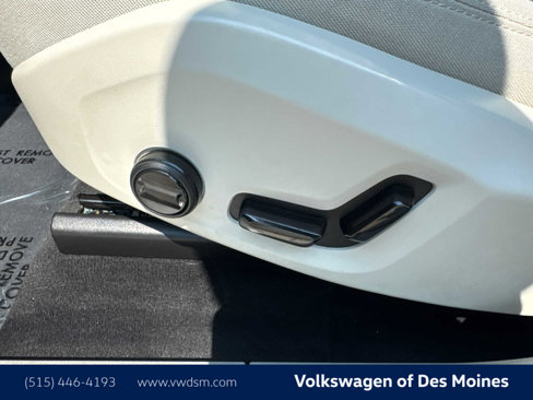 Used 2022 Volvo XC60 B5 Momentum image 24