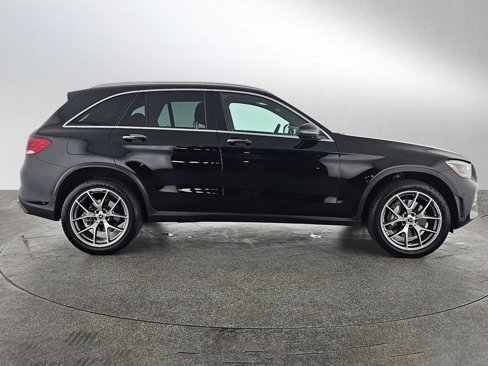 Used 2022 Mercedes-Benz GLC 300 4MATIC w/ AMG Line image 3