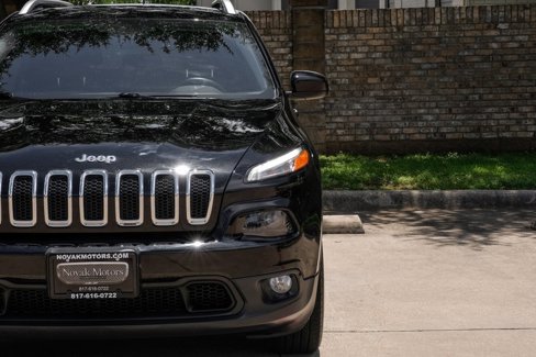 Used 2017 Jeep Cherokee Latitude w/ Comfort/Convenience Group image 58