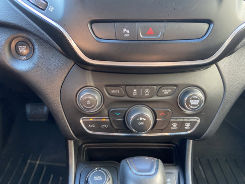 Used 2020 Jeep Cherokee Latitude Plus image 22
