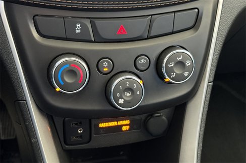 Used 2022 Chevrolet Trax LT w/ Midnight Edition image 28