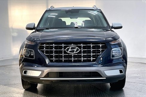 Used 2023 Hyundai Venue Limited image 3