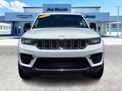 Used 2023 Jeep Grand Cherokee Laredo image 7