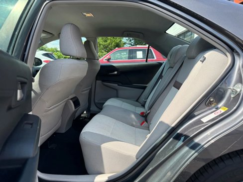 Used 2012 Toyota Camry L image 21