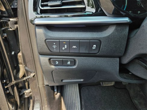 Used 2022 Kia Niro EX Premium w/ Cold Weather Package image 17