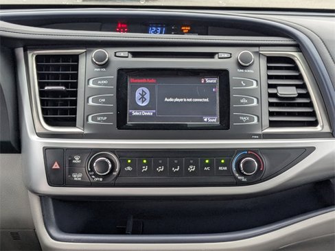 Used 2019 Toyota Highlander LE image 18