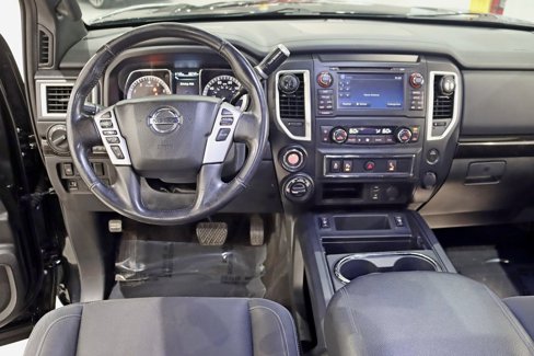 Used 2018 Nissan Titan SV w/ SV Convenience Package image 14