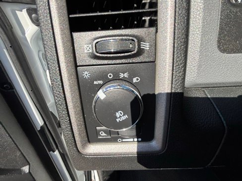 Used 2015 RAM 1500 Express image 29