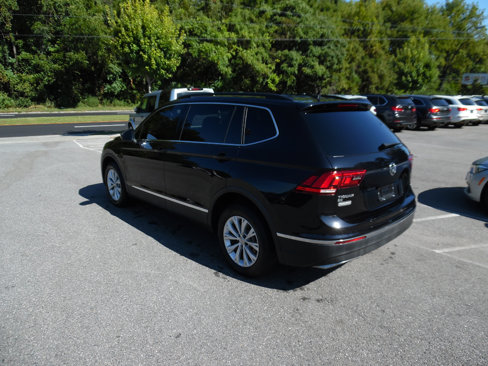 Used 2018 Volkswagen Tiguan SE w/ Panoramic Sunroof Package image 3