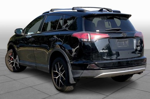 Used 2018 Toyota RAV4 SE image 11