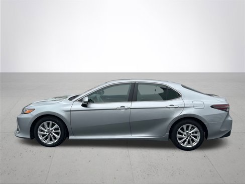 Used 2023 Toyota Camry LE image 10