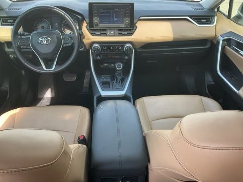 Used 2021 Toyota RAV4 XLE Premium image 15
