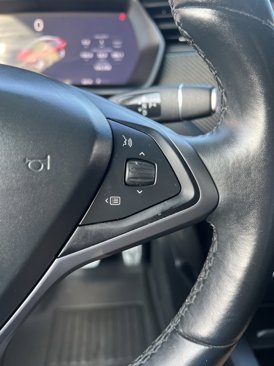 Used 2018 Tesla Model X image 36
